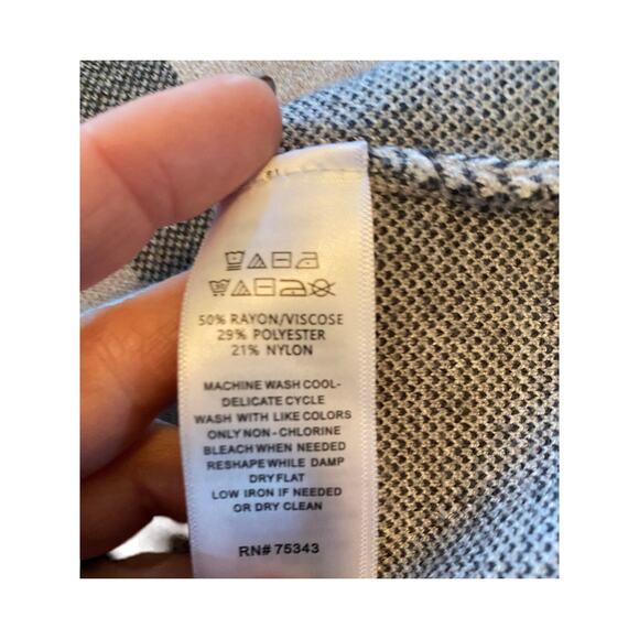 Tahari Gray Plaid Cropped Sweater Large - Picture 5 of 5